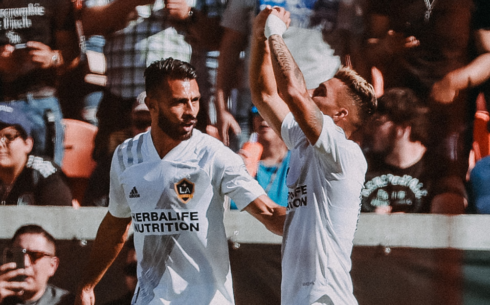 Cristian Pavón hace un golazo con el Galaxy de Chicharito (Twitter @LAGalaxy)