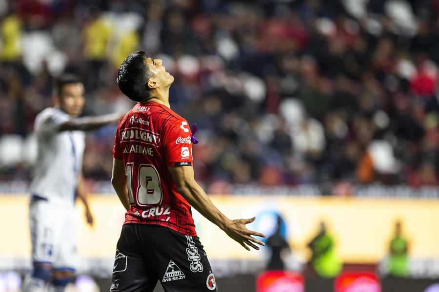Aldo Cruz y su frustración por la derrota ante La Franja. FOTO: Mexsport