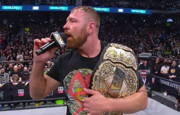 Moxley se convirtió en el segundo monarca de AEW. (AEW)