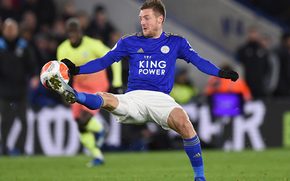 El Leicester tiene 54 goles en la campaña; 17 de ellos por Vardy (líder de goleo). (AFP)