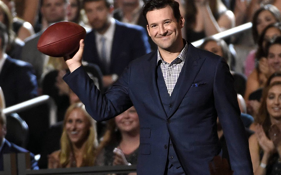 Tony Romo anunció su retiro de la NFL en 2016. (AP)