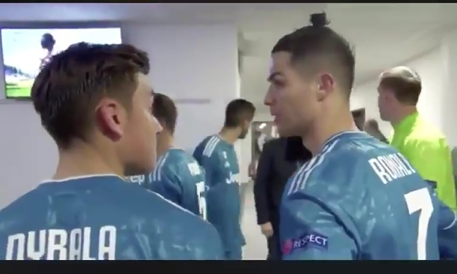 Cristiano y Dybala criticando a sus compañeros de la Juventus en el juego ante Lyon