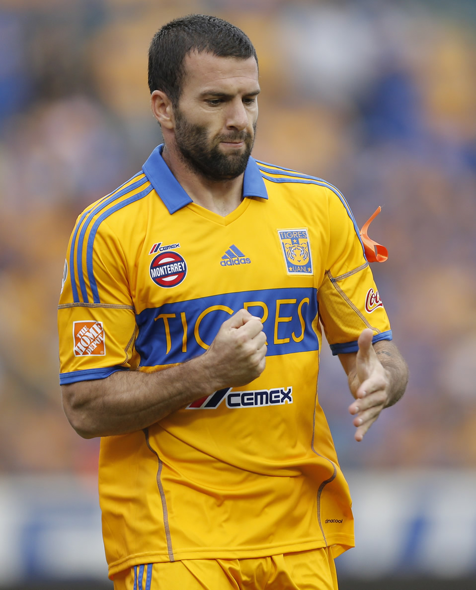 Emanuel Villa: Tito llegó para al Clausura 2013 pero una lesión en la pantorrilla hizo que fuera a menos. (Foto: Mexsport)