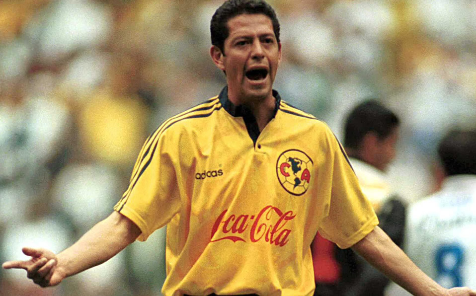 José Luis Salgado jugó hasta 1990 en Pumas y tras jugar en Monterrey Tecos llegó al América.