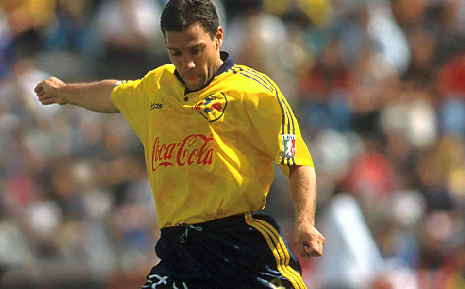 Alberto García Aspe fue campeón con Pumas en 1991; tras Necaxa y River llegó al América.