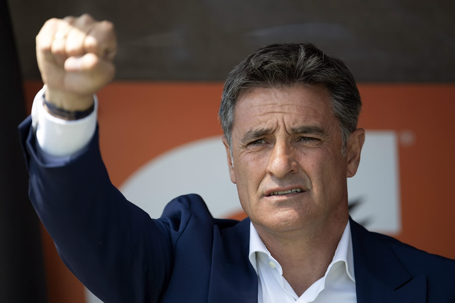 Michel quiere quedarse con los tres puntos en casa. (Foto: Mexsport)