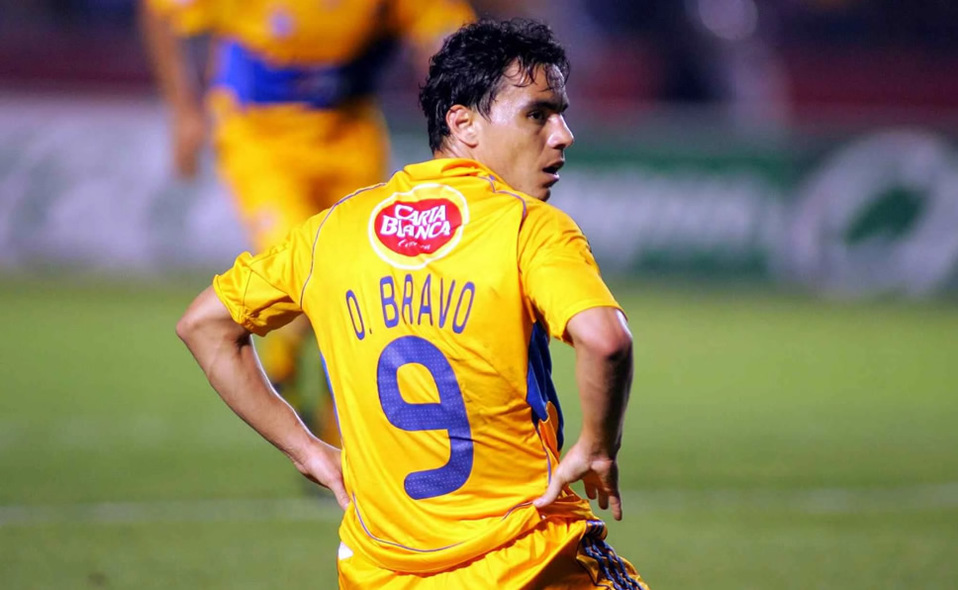 Omar Bravo: El delantero arribó en febrero de 2009. Solo disputó 6 partidos en 6 meses. (Foto: Mexsport)