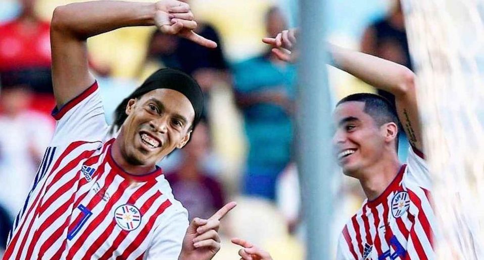 ¡Denle la 10! Ronaldinho está listo para jugar por Paraguay rumbo a Qatar 2022.