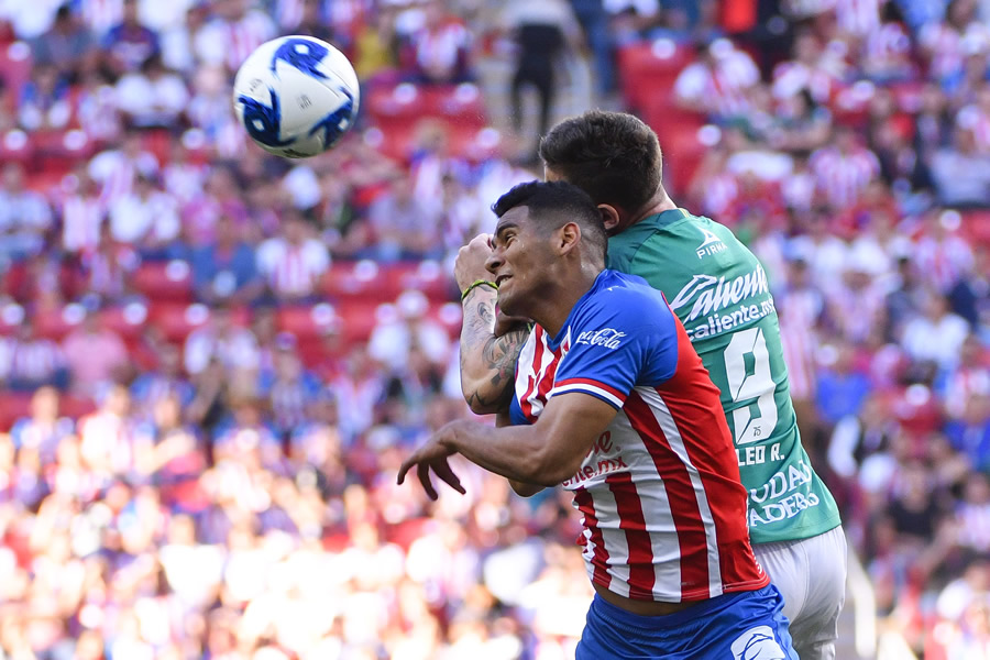 Este viernes se sabrá si GIlberto Sepúlveda jugará el Clásico Tapatío. (Foto: Imago7)