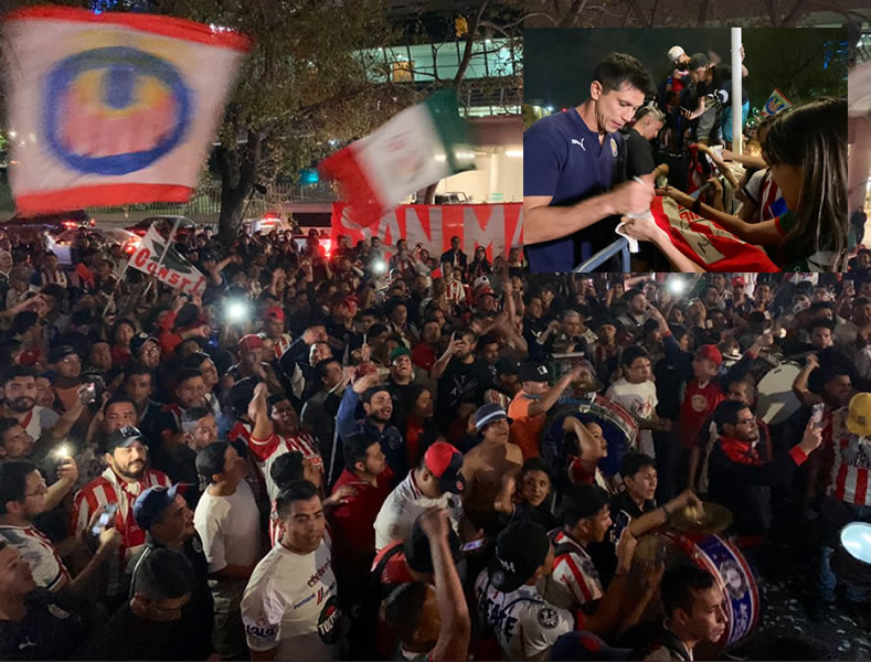 Los aficionados del Rebaño lanzaron cánticos para alentar al equipo. FOTOS: @Chivas