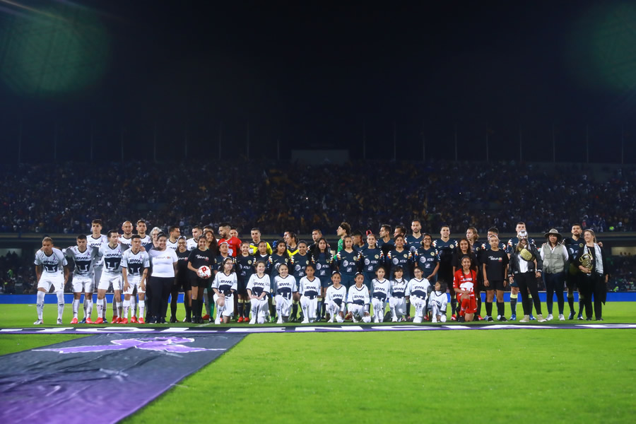 Hombres y mujeres se intercalaron para regalar una imagen histórica. (Foto: Imago7)