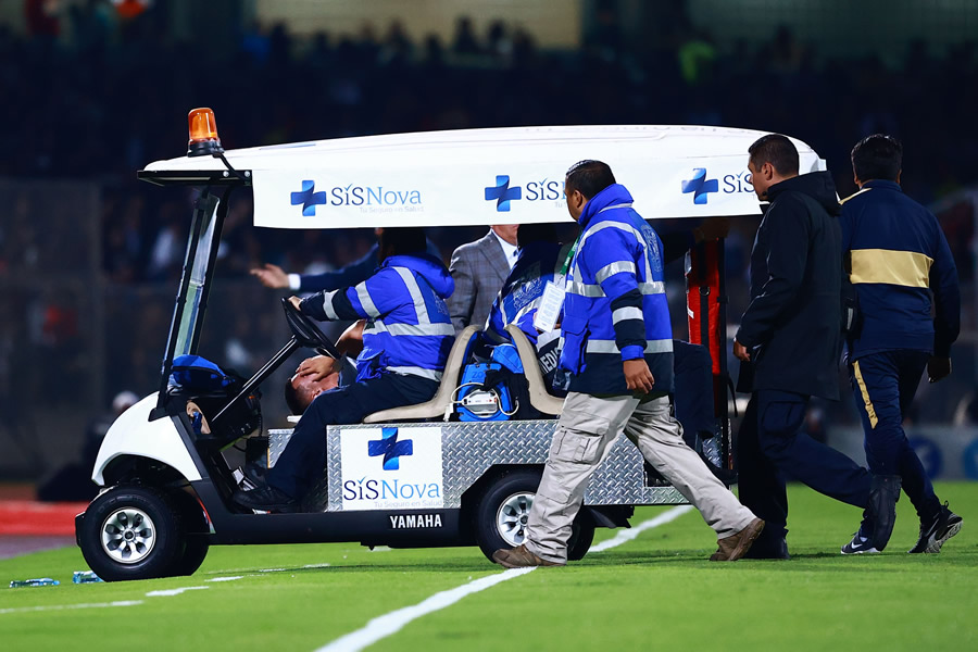 Marco García salió lesionado del partido. (Foto: Imago7)