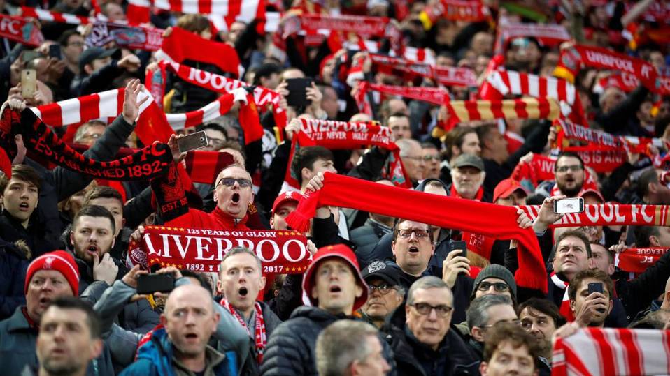 Aficionados al futbol en Inglaterra se verían afectados por la expansión del coronavirus.