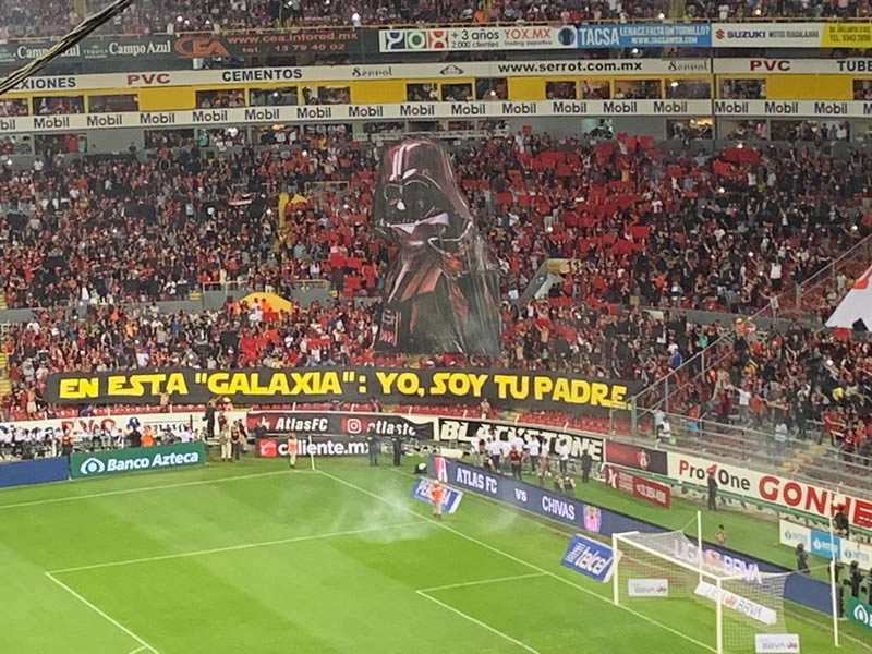 Los fanáticos rojinegros le dieron sabor al Clásico Tapatío. FOTO: Mediotiempo
