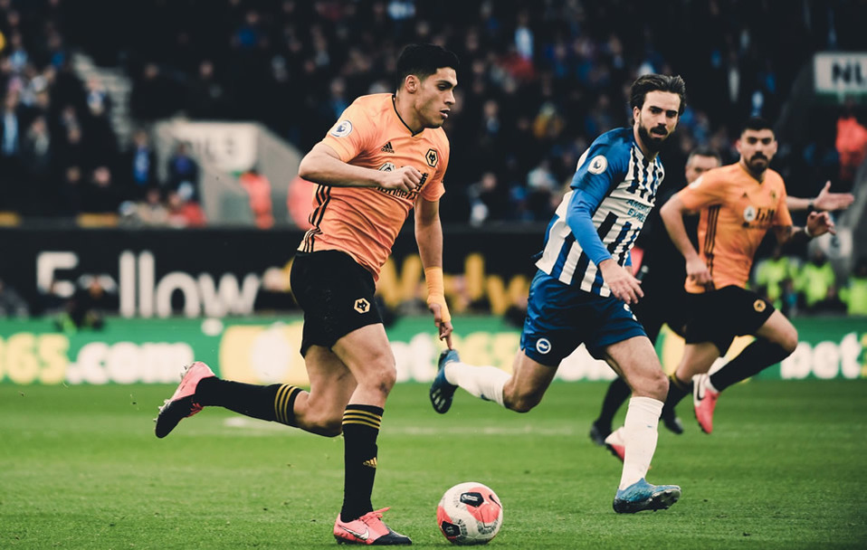 Mal juego de Raúl Jiménez y los Wolves ante el Brighton (FOTO: Twitter)