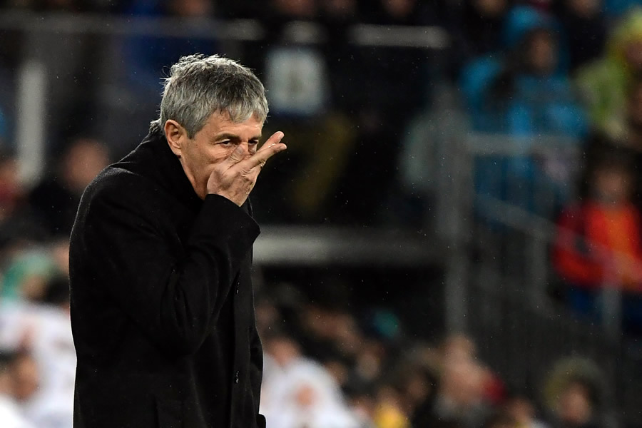 Quique Setién afirmó que no vio bien la jugada de penal de Le Normand. (Foto: AFP)