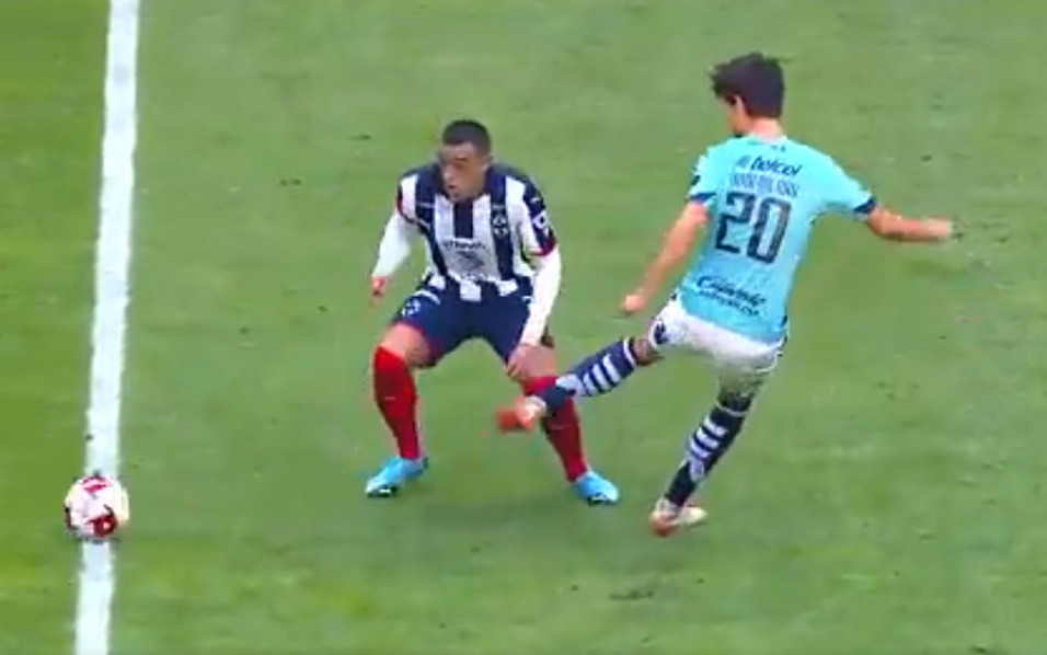 Unai Bilbao propinó tremenda patada a Funes Mori. (Foto: Fox Sports)