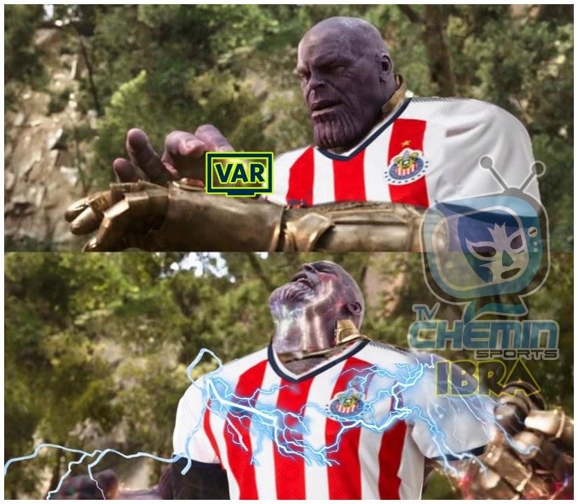 Siempre que juegan las Chivas aparece el VAR y a los memes se les hace sospechoso.