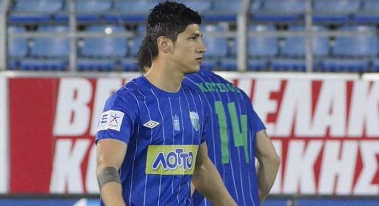Alan Pulido en su debut en el futbol griego hace cinco años.