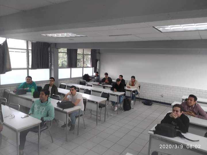 Un salón de puros varones en una universidad en México (FOTO: Twitter)