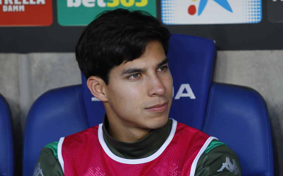 Estar en la banca le afectó a Diego Lainez para no estar en el Preolímpico. Foto: Imago7