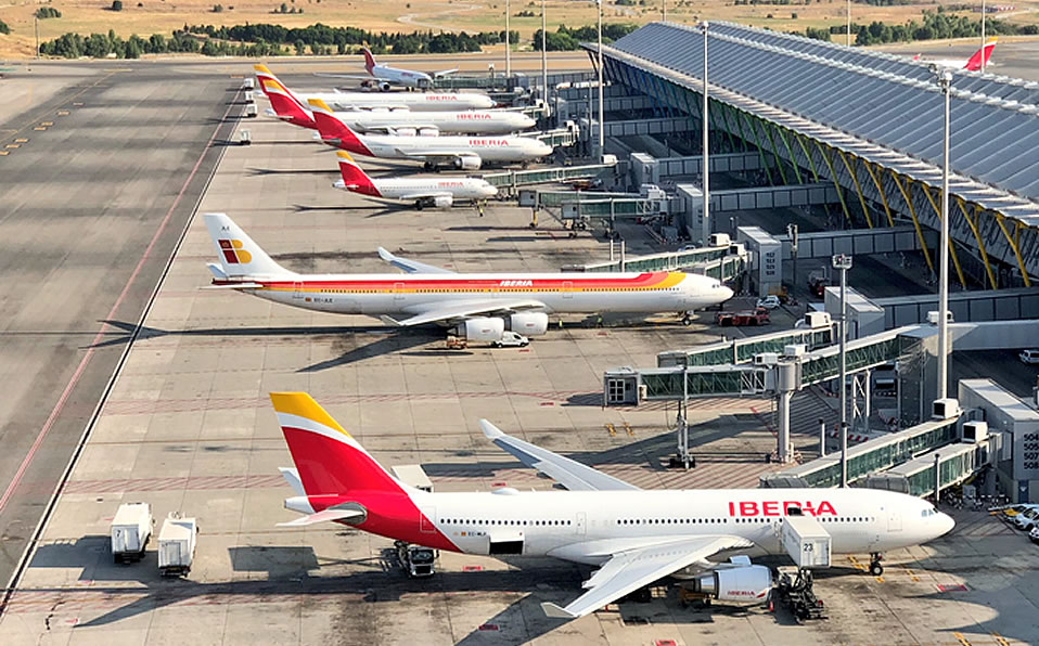 Se busca evitar incrementar los contagios por coronavirus desde el aeropuerto. (AP)