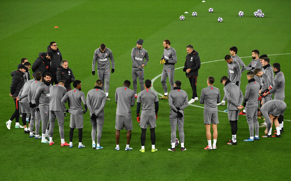 El cuadro colchonero durante un entrenamiento en Anfield. (Foto: AFP)