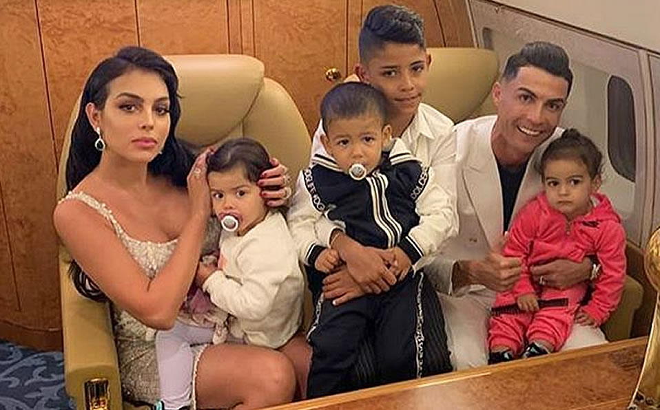 Su visita a Portugal también es para estar al lado de su mamá que está convaleciente. (Cristiano)