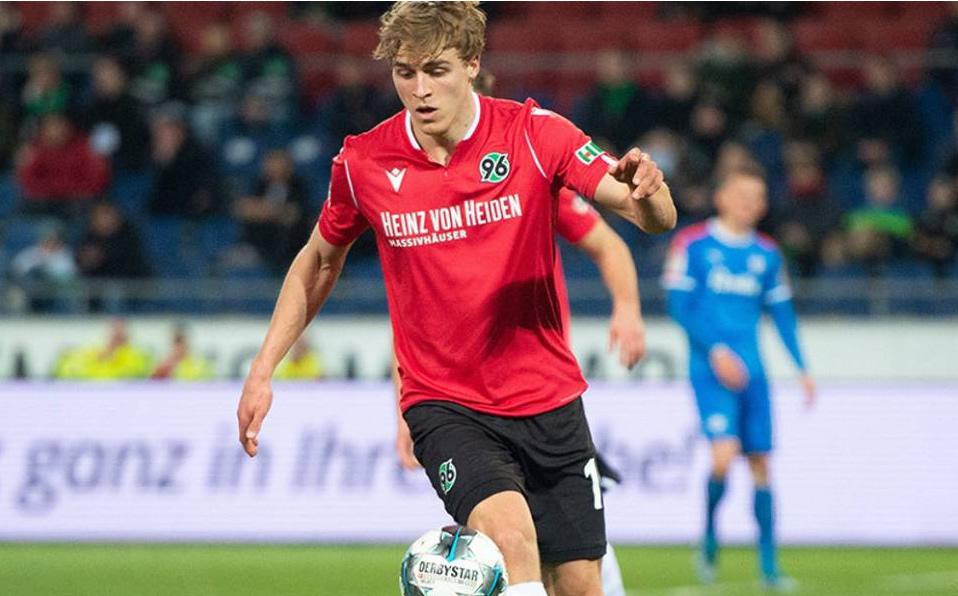 Timo Hübers, primer futbolista profesional en contraer coronavirus (www.hannover96.de)