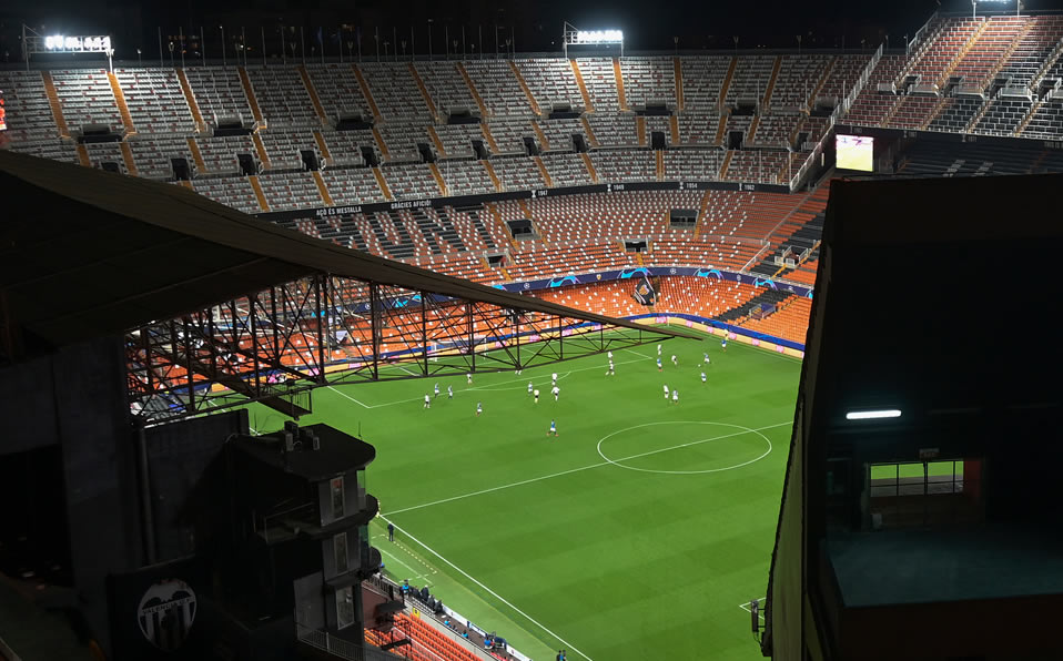 En Europa League, el Valencia jugó a puerta cerrada. Hoy, LaLiga decide aplazar la competencia. Foto: AFP