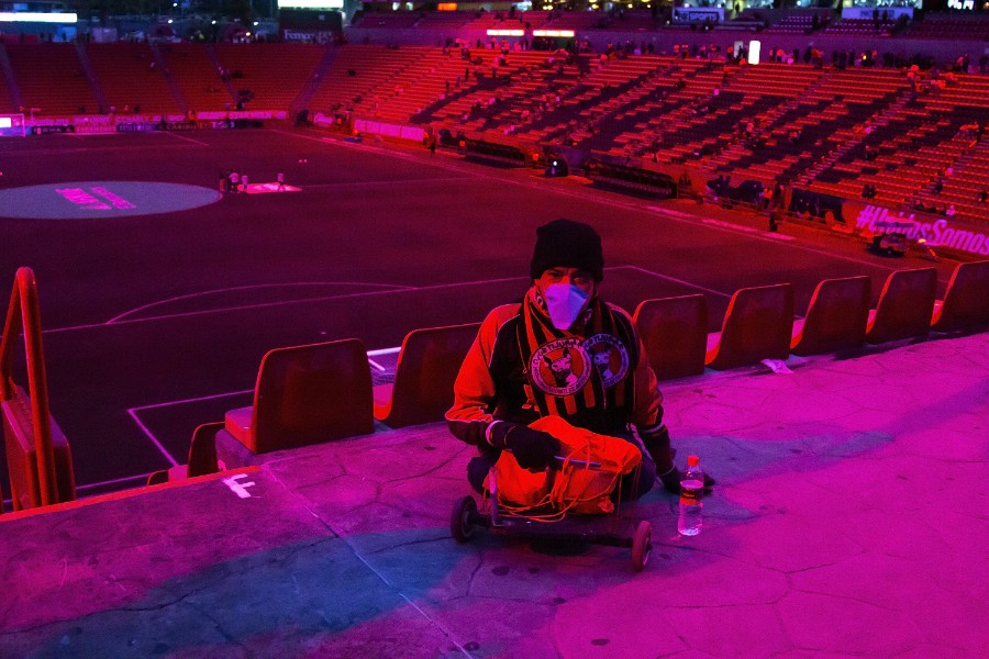 La pandemia no pasó de largo para los seguidores al futbol. FOTO: Mexsport.
