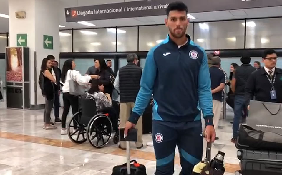 Así fue la llegada de cada uno de los Celestes a la aeropuerto de la Ciudad de México. (Mediotiempo)
