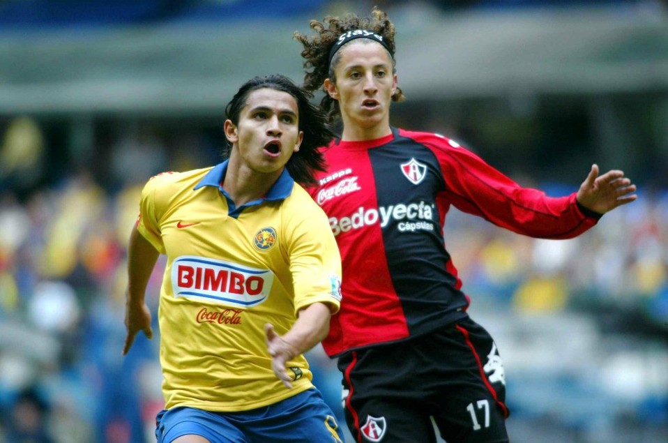 Mediocampista | Luis Fernando Saritama | Tras pasar por las filas de Tigres, el ecuatoriano probó suerte con América, pero sólo fue titular dos veces.