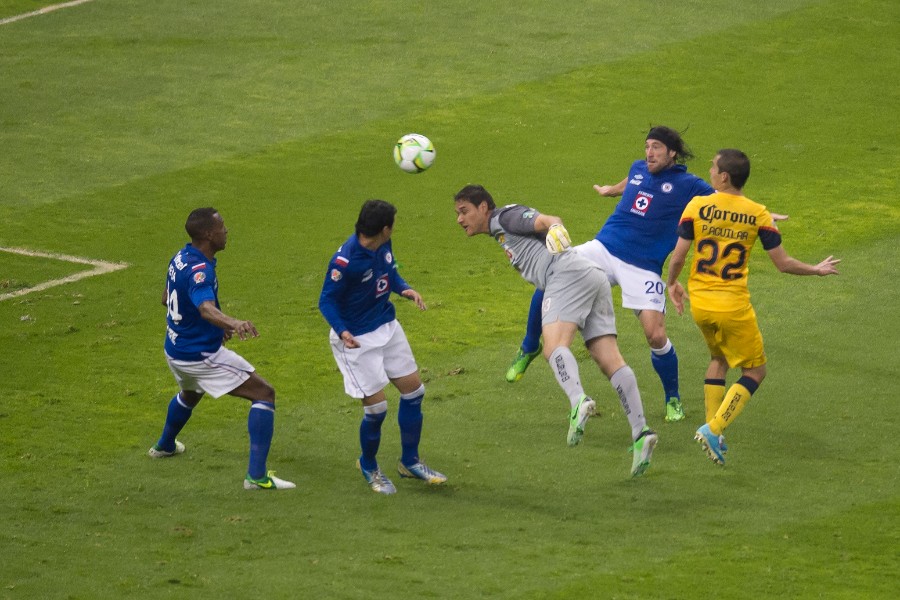 Moisés Muñoz hizo el gol del milagro ante los celestes en la Final del 2013. FOTO: Mexsport.