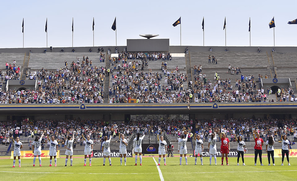 Colectivo feminista se manifiesta en el Pumas vs Cruz Azul de la Liga MX Femenil (FOTO: Imago7)