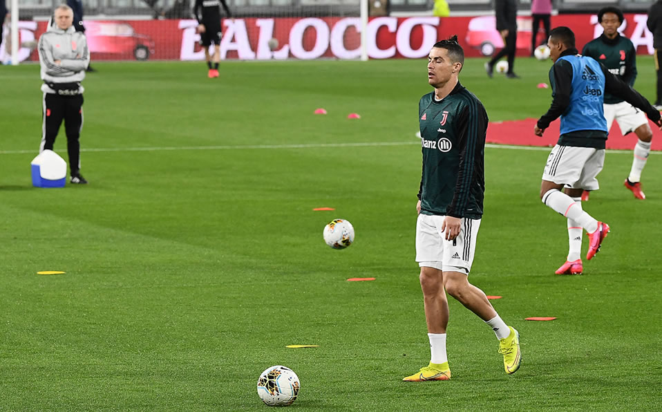 Crisitano Ronaldo se encuentra fuera de Italia refugiándose. (AFP)