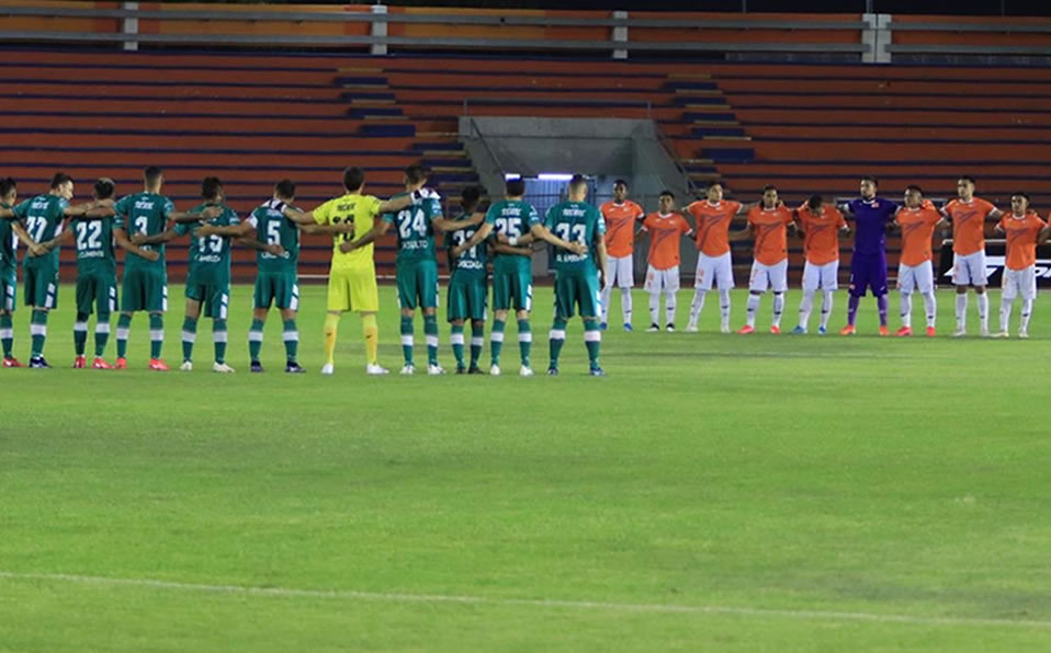 El partido se jugó sin público debido al Coronavirus. (@CFCorrecaminos)