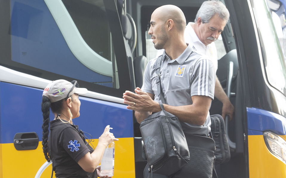 Guido Pizarro y todos sus compañeros al igual que el cuerpo técnico tuvieron que usar gel. (Foto: Mexsport)
