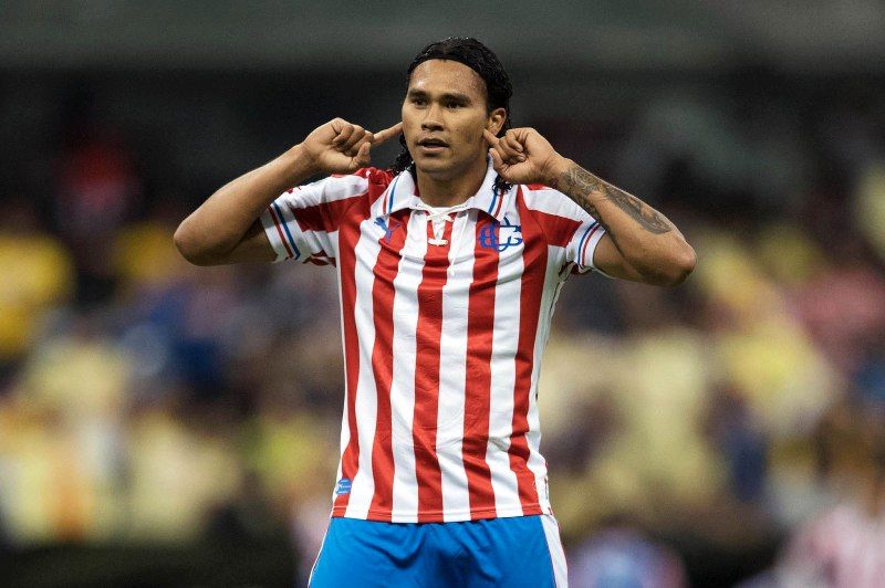 “Gullit” Peña. Llegó como la gran estrella, pero el "Gullit" fue un sonoro fracaso en una camiseta que le quedó grande.