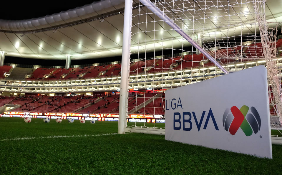 La intención no sería posponer la jornada 10, sino que se juegue a puerta cerrada. (Imago7)