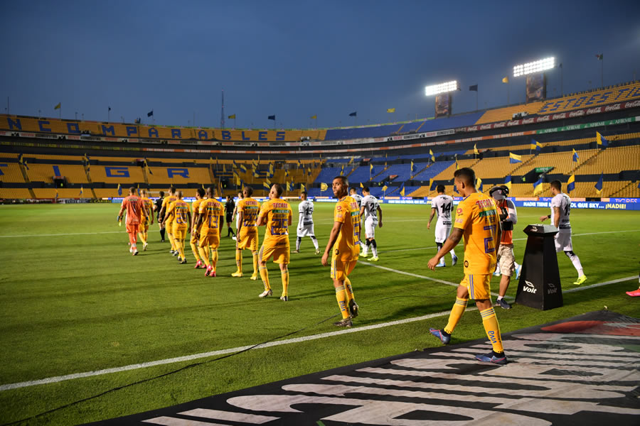 Los jugadores no pudieron contar con el aliento de la afición. FOTO: Imago7.