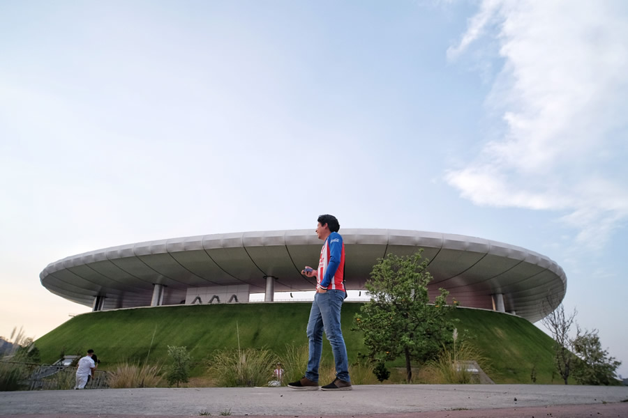 Fueron múltiples los aficionados que acudieron al Estadio Akron. (Foto: Imago7)