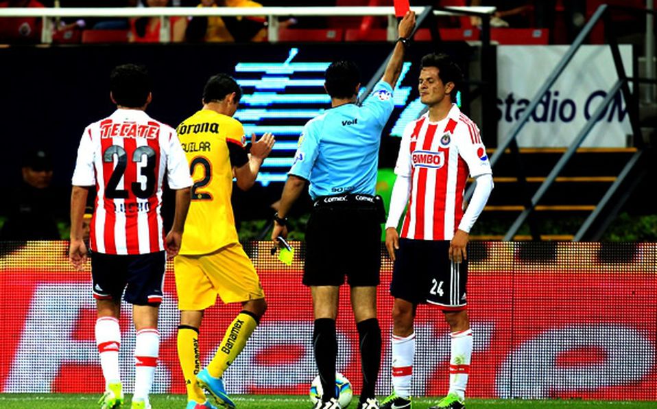 Sergio “Cherokee” Pérez. Demostró que no estaba para jugar en un equipo como Chivas y pasó de noche en el cuadro tapatío.