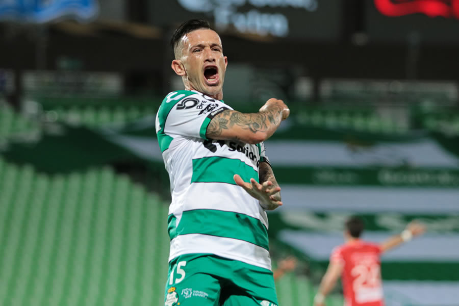 Brian Lozano llegó a tres goles en este C2020 con Santos. FOTO: Mexsport.