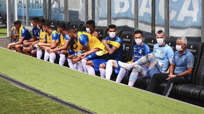 Así es como lucieron el cuerpo técnico y los jugadores del Gremio en su protesta.