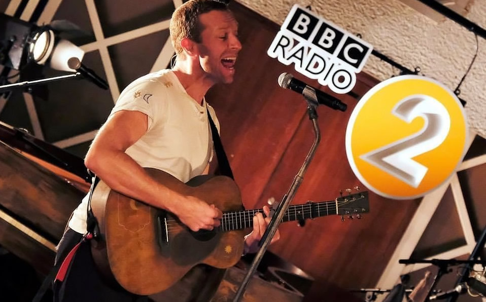 Chris Martin, vocalista de Coldplay, cantó canciones pedidas por los seguidores. (@Coldplay)