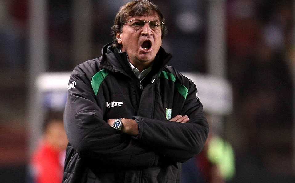 Julio César Falcioni ha dirigido en cuatro periodos a Banfield. (Mexsport)