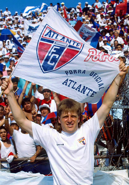 Miguel Herrera fue campeón con Atlante en 1993, a los 25 años de edad. FOTO: Mexsport.