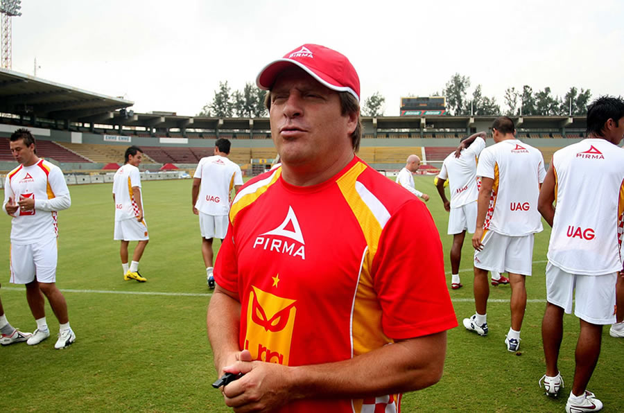A final del 2008, fue presentado como DT de Tecos. FOTO: Mexsport.