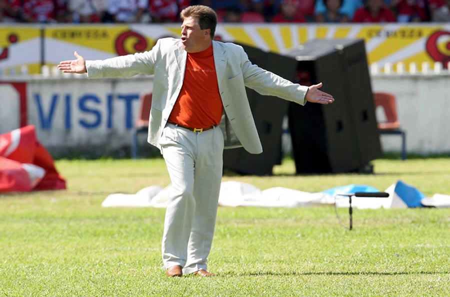 En 2007, el Piojo vivió su última etapa como timonel de los regios. FOTO: Mexsport.